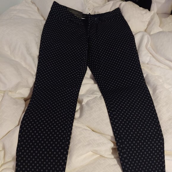 New with tags! Banana Republic Sloan Pant in Navy Print (Flower Polka Dots) 00P - Picture 5 of 7